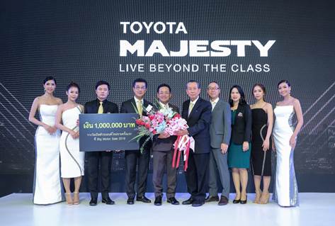 A group of people posing for a photoDescription automatically generated